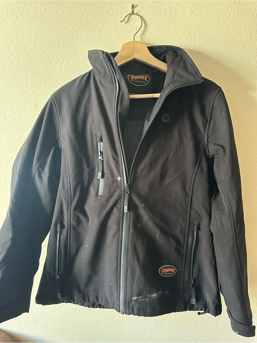 Pioneer Men's Black Softshell HeatedJacket M
